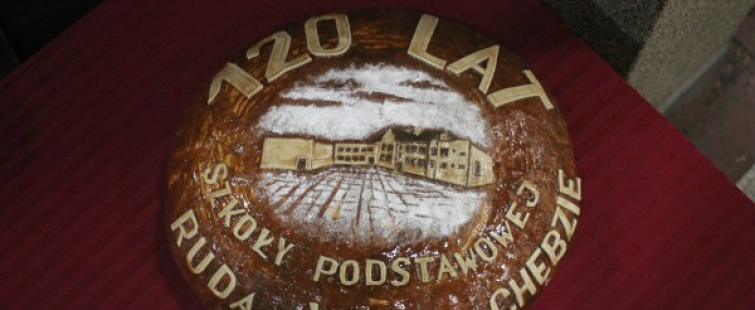 Powiększ obraz: Zdjęcie jubileuszowego bochenka chleba